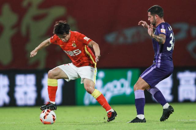 bob半岛体育官方网站-以多打少错失赢球良机 广州队遗憾：不会踢顺风球