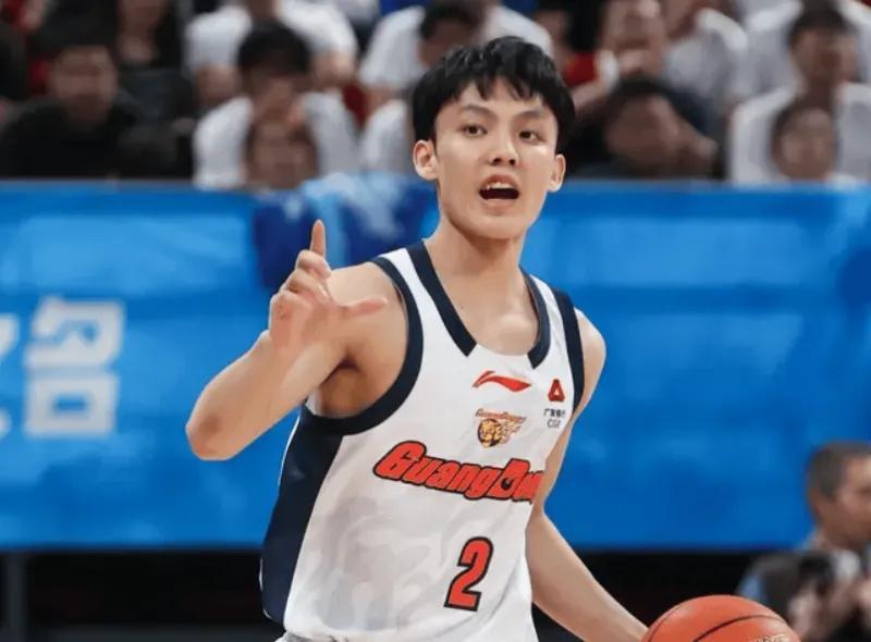 bob半岛体育官网-G3广东73-88北京4坏消息！徐杰连续崩盘，内线太劣势，崔永熙低迷